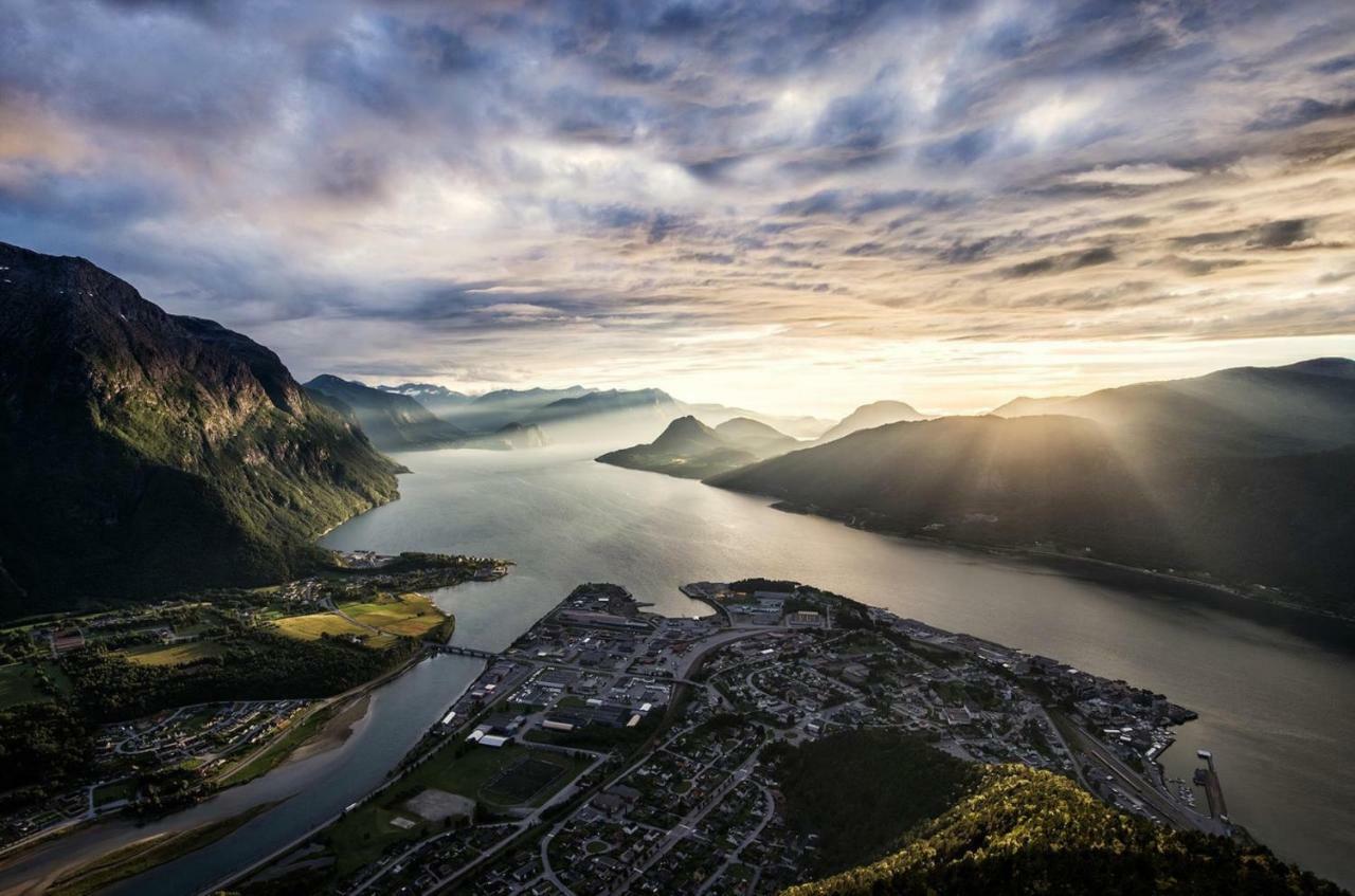 Apartment Dreamvalley Isfjorden Bagian luar foto